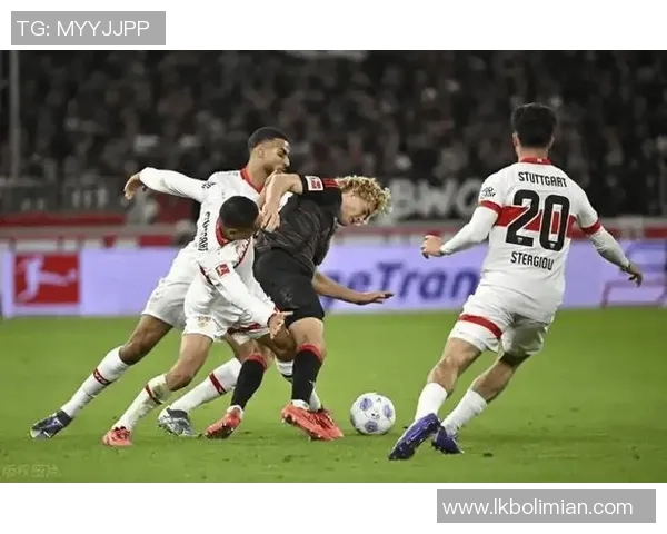 德甲焦点战巴黎圣日耳曼与那不勒斯激战成平局争议判罚引发全场热议