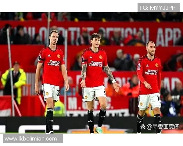 曼联在友谊赛中惊险逆转巴萨4-3全场沸腾瞬间回顾